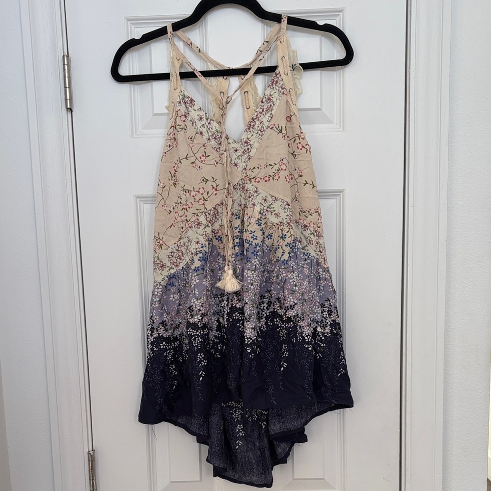 POL floral lace trim tunic‎ top